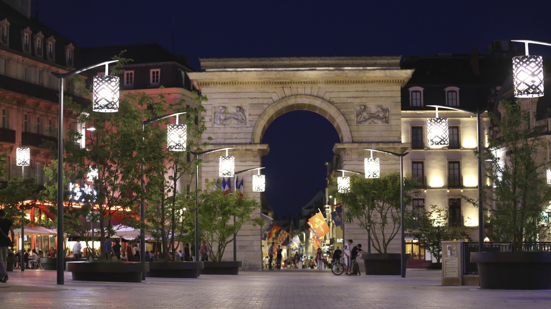 Dijon, Place Darcy, Conception lumière, luminaires abat-jour, Boreal