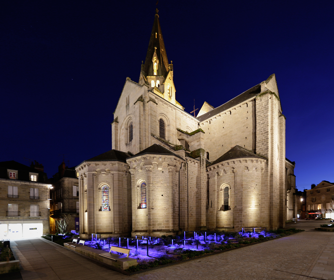 Acte-Lumiere-Brive-Abords-collégiale-01-concepteur-lumiere