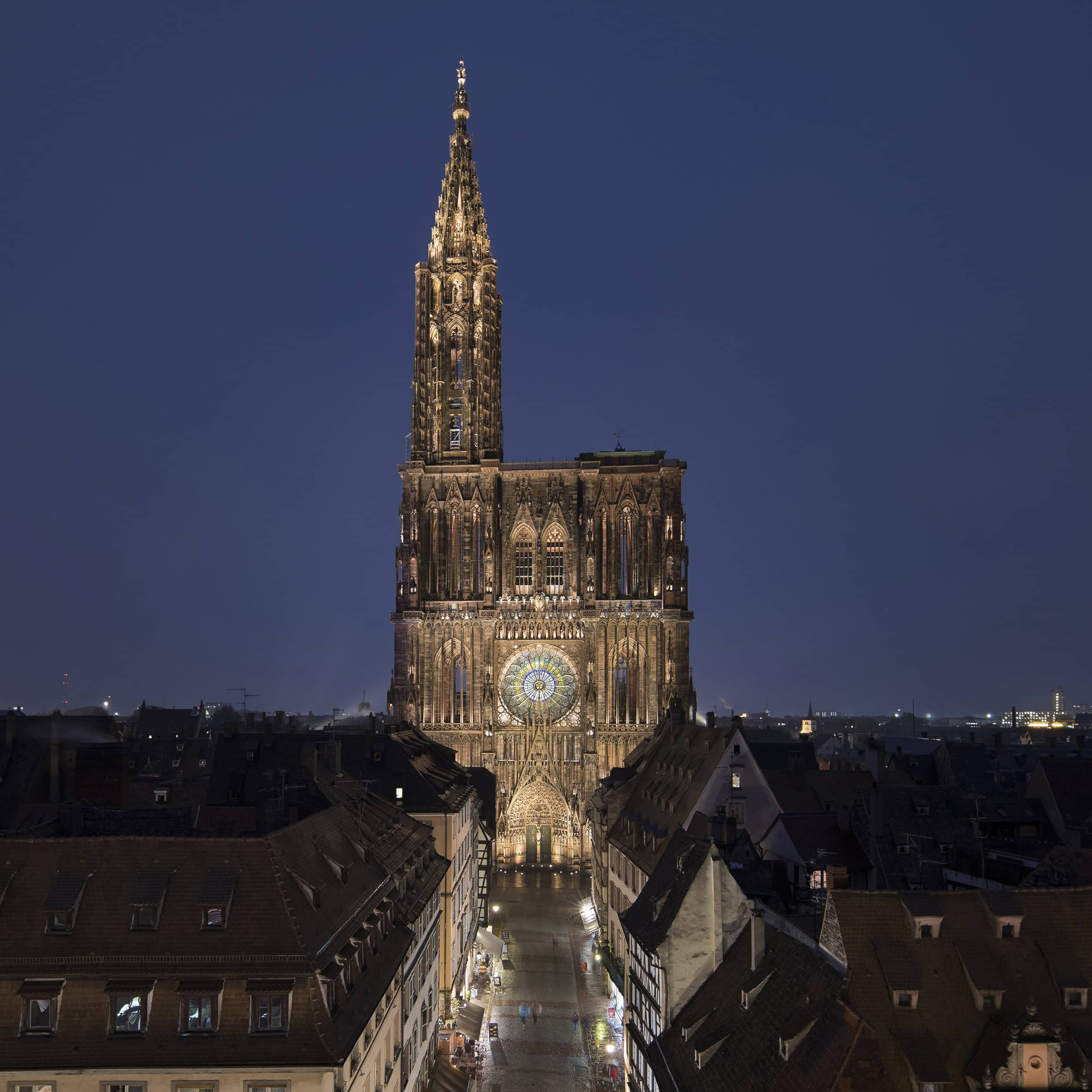 Cathédrale Notre-Dame de Strasbourg à l'heure bleue, mise en lumière Jean-Yves Soetinck, darc Award et IALD Award of Excellence 2017
