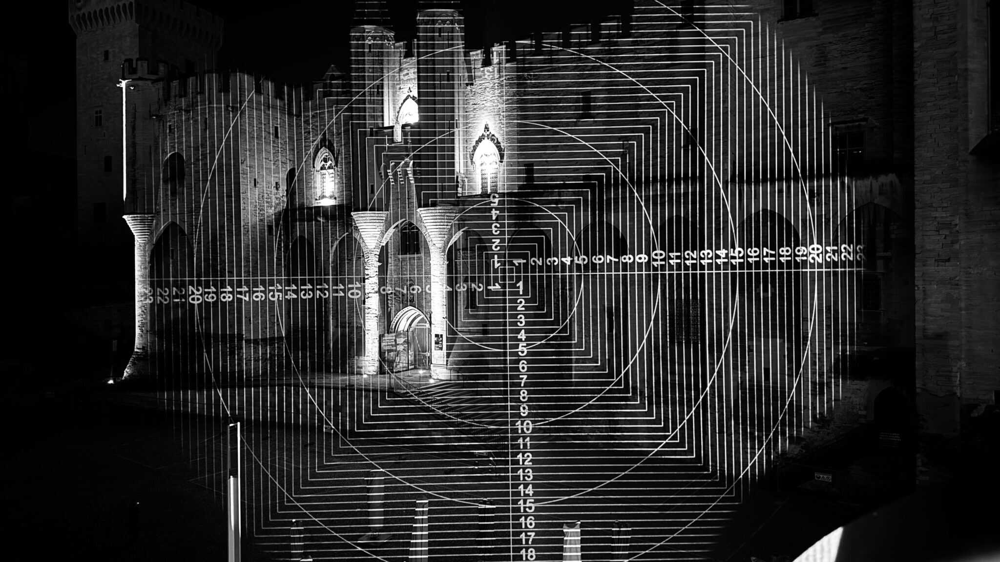 Mire spirale et numérotée projetée sur la façade du Palais des Papes, calibration des faisceaux.