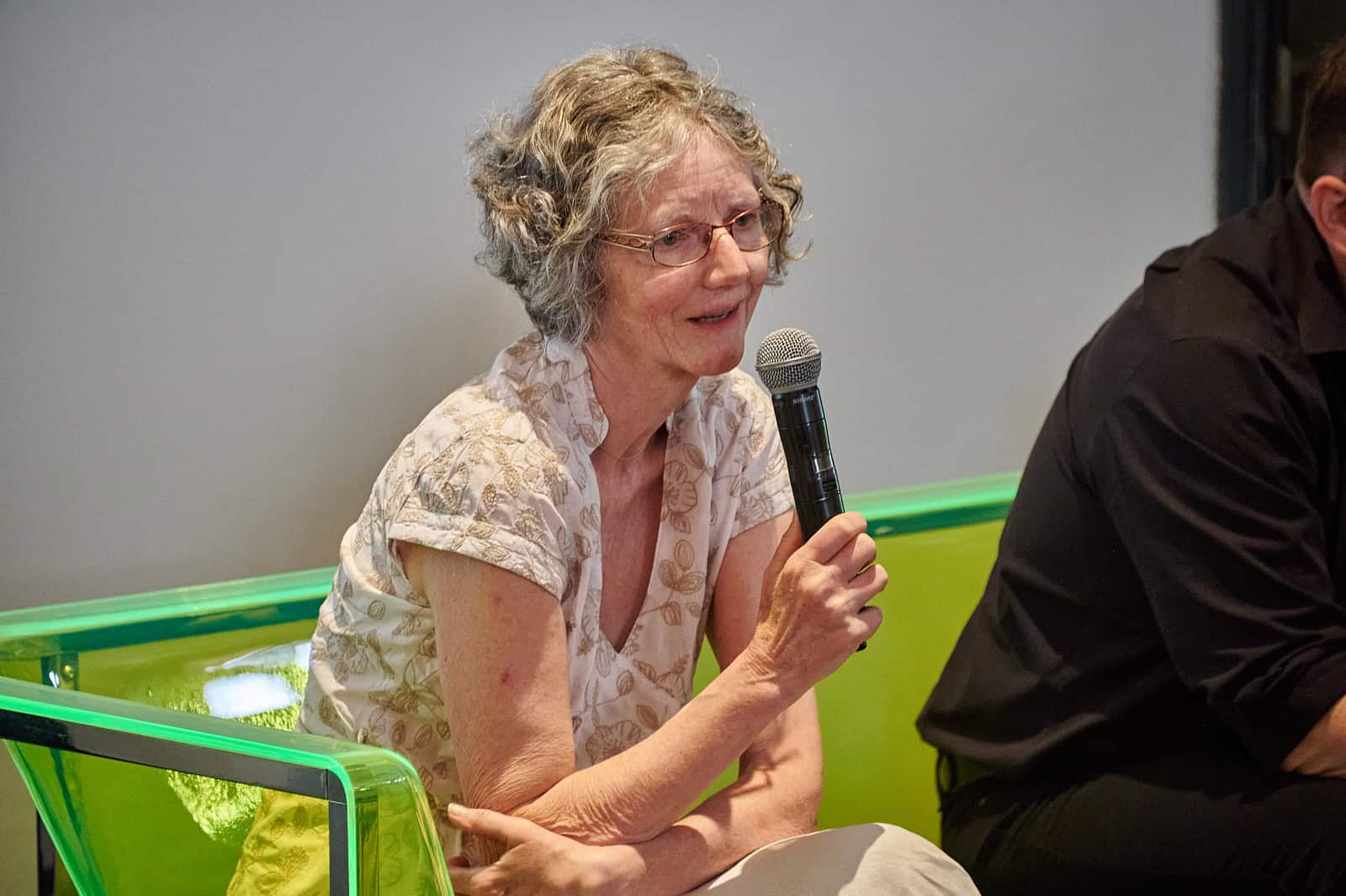 Hélène Foglar, écologue de l'atelier Athéna-Lum, lors du dialogue À 2 c'est mieux à HC16 Lézigno