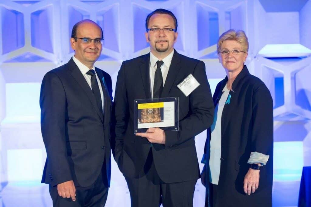 Jean-Yves Soetinck receiving the IALD Award of Excellence 2017 for the lighting design of Strasbourg Cathedral, L'Acte Lumière.